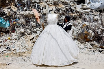 Kisah Para Calon Pengantin di Gaza: Gaun Pernikahan Impian Kini Diganti Busana Daur Ulang di Tengah Konflik
