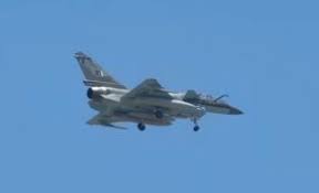 Klarifikasi Fakta: Jet Tempur Pakistan J-10CE Terbang Rendah Bukan Bawa Rudal, Melainkan Tangki Bahan Bakar