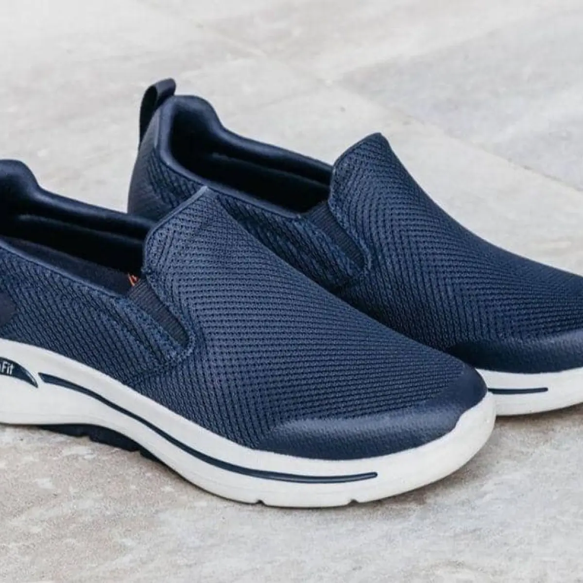 pilihan sepatu skechers nyaman untuk berjalan (Foto: Image)