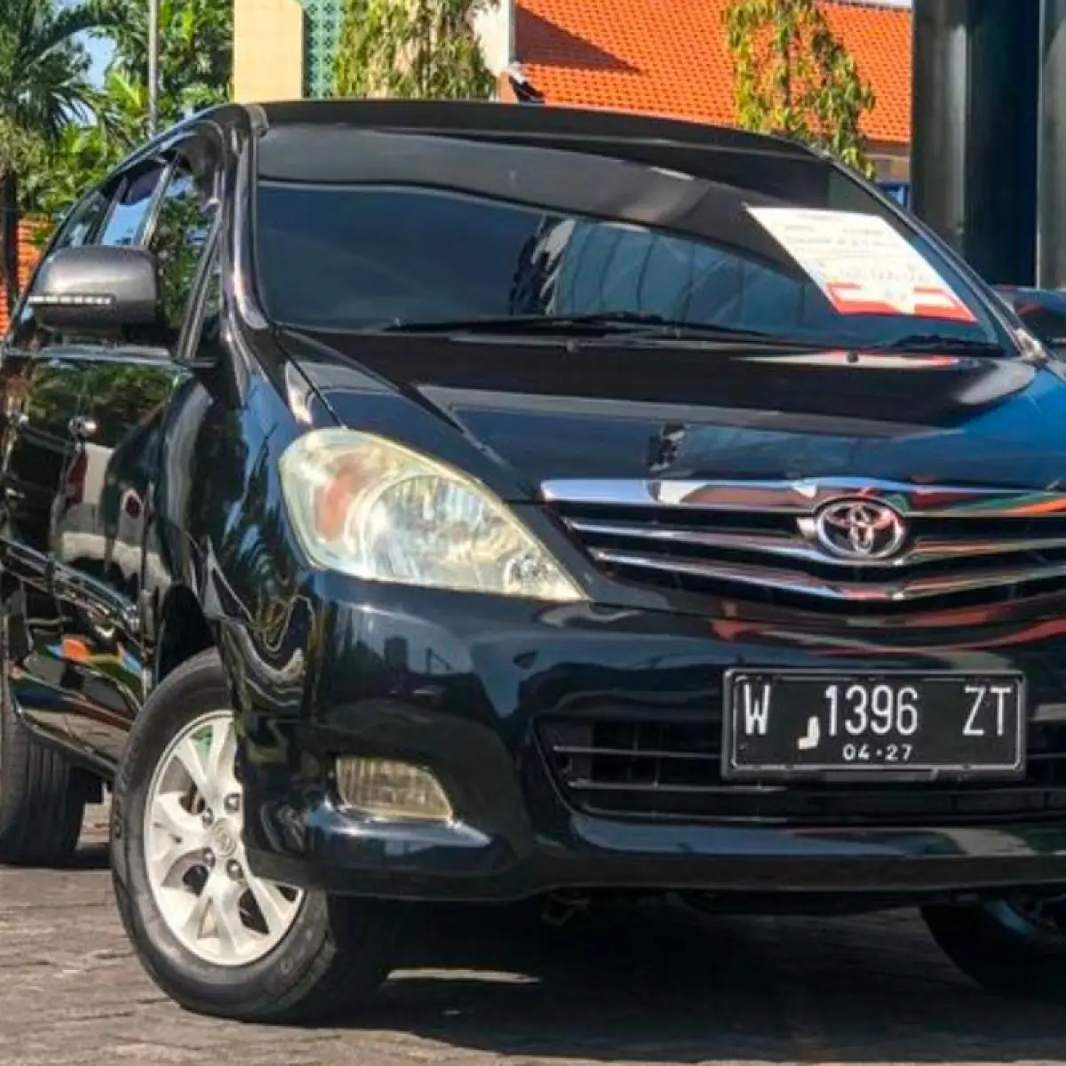 deretan mobil bekas keluarga tahun 90an terparkir rapi (Foto: Topcarnews)