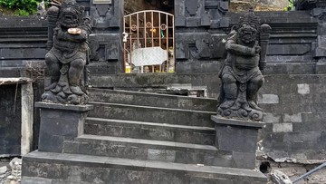 Kondisi rusaknya Pura Tirta Rambut Siwi karena abrasi pantai di Jembrana, Bali (dok. Istimewa)
