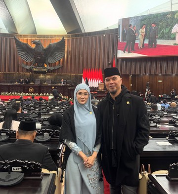Kompak dan Simpel, Mulan Jameela dan Ahmad Dhani Hadiri Rapat Paripurna DPR RI