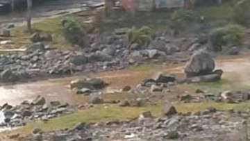 Obek Wisata Lintang Indah rusak usai terkena luapan air Sungai Lintang di Empat Lawang, Sumatera Selatan (Istimewa/BPBD Empat Lawang)