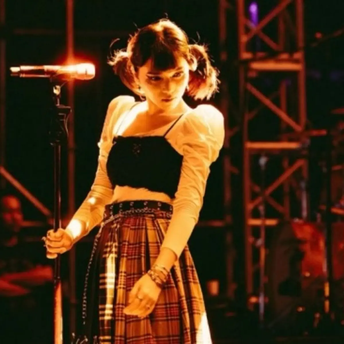 Isyana Sarasvati rilis Burn, lagu yang dirangkum di album Eklektiko [Instagram/isyanasarasvati]