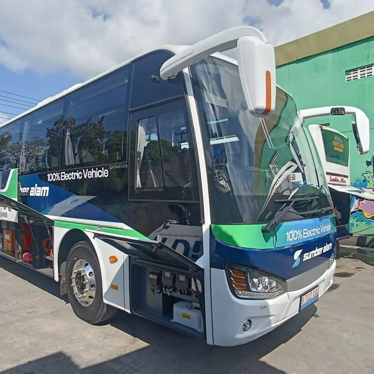 Bus listrik PO Sumber Alam dan Kalista, Higer Coach 12 M (Kompas.com/Fathan)