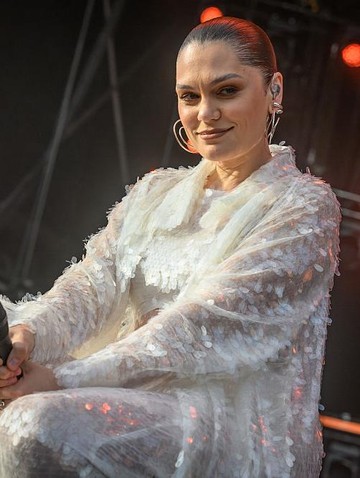 Jessie J tampil di atas panggung selama Radio 2 In The Park di Hylands Park pada 6 September 2025 di Chelmsford, Inggris. Foto: Getty Images/Katja Ogrin