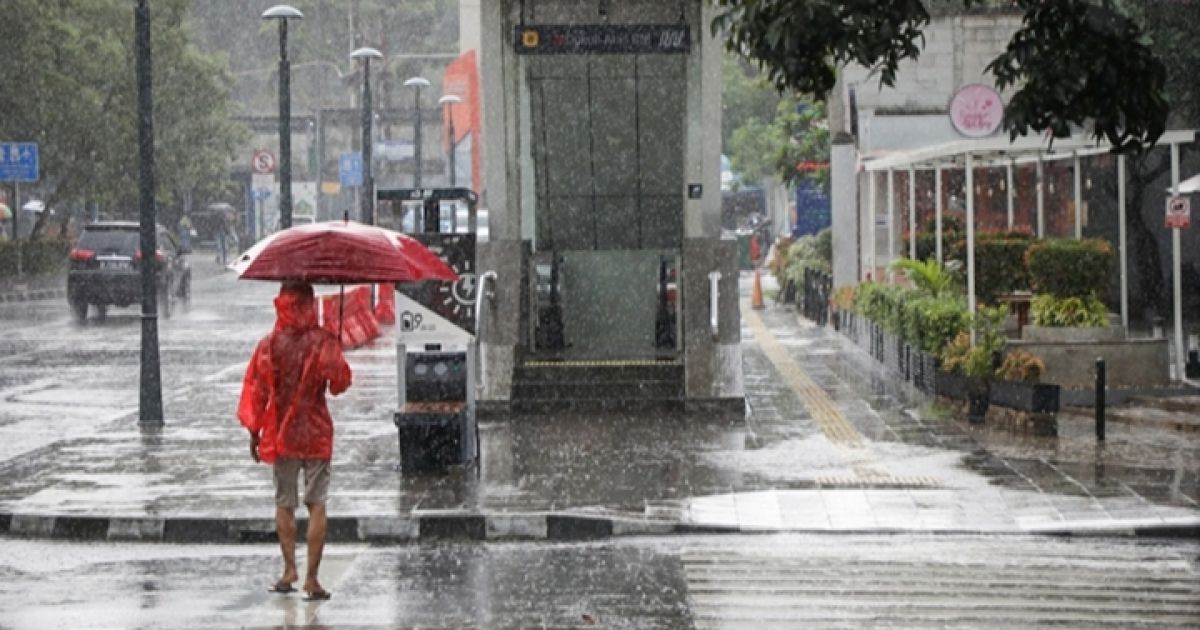 Cuaca Jakarta Hari Ini Diprediksi Didominasi Hujan Ringan hingga Sedang (Foto: Hujan Ringan di Jakarta/Berita Jakarta)