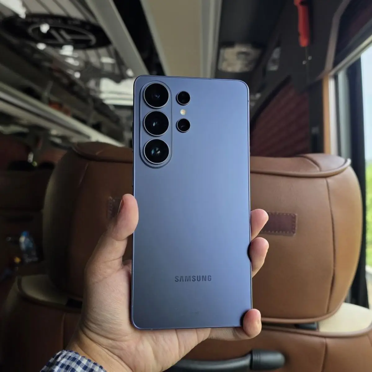 Samsung Galaxy S26 Ultra bisa menjadi teman perjalanan karena dibekali berbagai fitur pendukung traveling, mulai dari Galaxy AI untuk membantu menyusun itinerary, fast charging, hingga peningkatan kamera nightography untuk kebutuhan fotografi dan pembuata