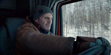 Liam Neeson Hadirkan Adu Cepat di Jalur Es Kanada, Saksikan Aksi 'The Ice Road' Malam Ini di Trans TV