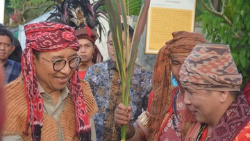 Kain bentenan Minahasa. Foto: Hari Suroto