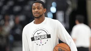 Apr 28, 2026; San Antonio, Texas, USA; San Antonio Spurs guard De’Aaron Fox (4) warms up before game five of the first round of the 2026 NBA Playoffs against the Portland Trail Blazers at Frost Bank Center. Mandatory Credit: Scott Wachter-Imagn Images | Scott Wachter-Imagn Images