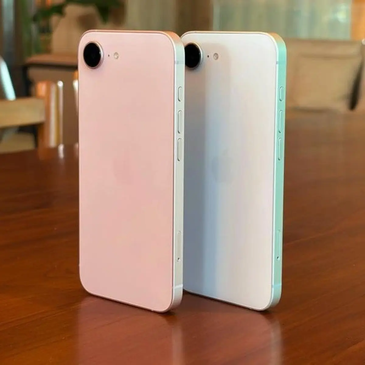 Update Harga iPhone 14, 15, 16, 17 dan Air di RI, Ada yang Naik Drastis. Foto: Adi FR/detikINET