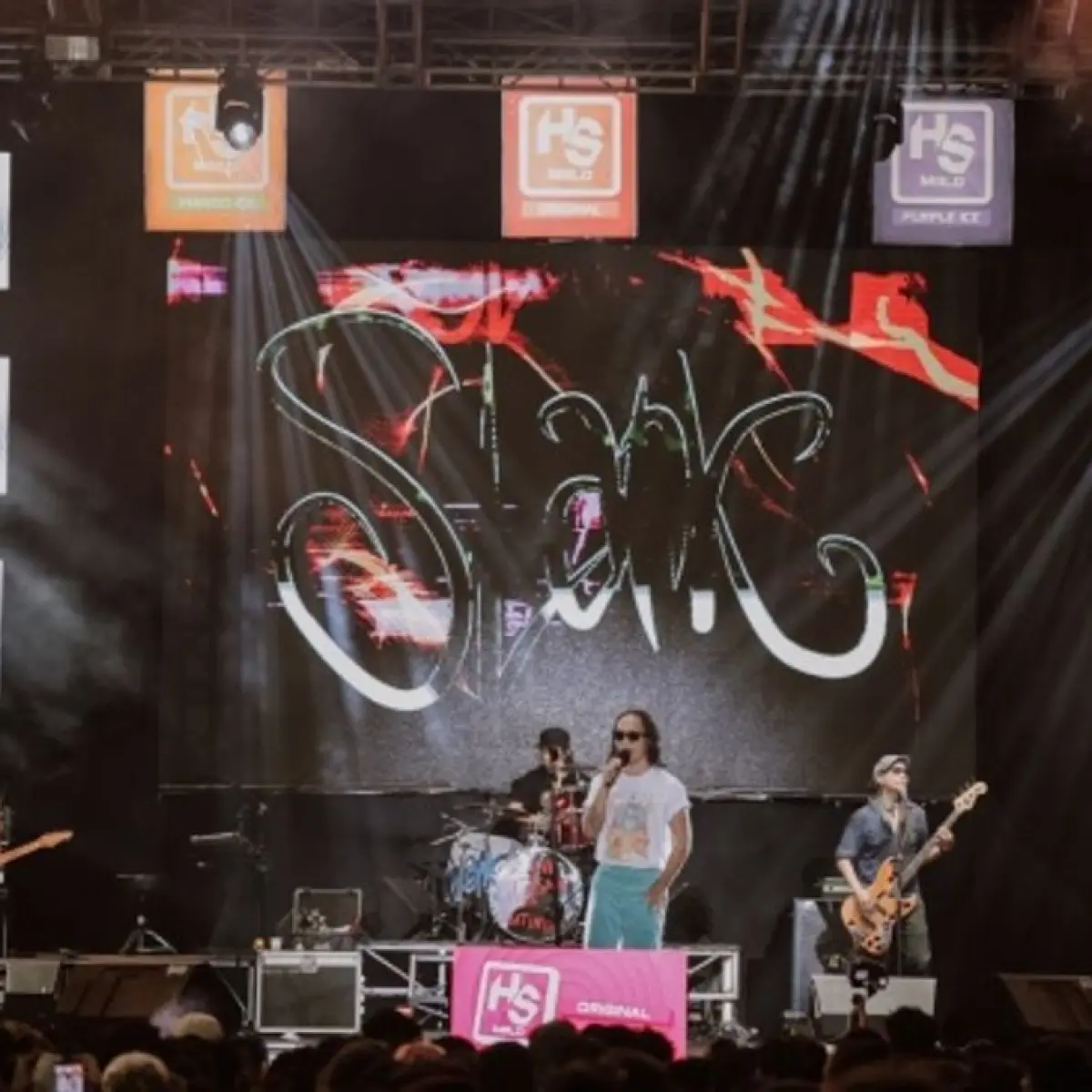 Penantian Panjang Usai: Slank Mengguncang Palembang dalam Konser Akbar yang Dinanti Sejak 2019
