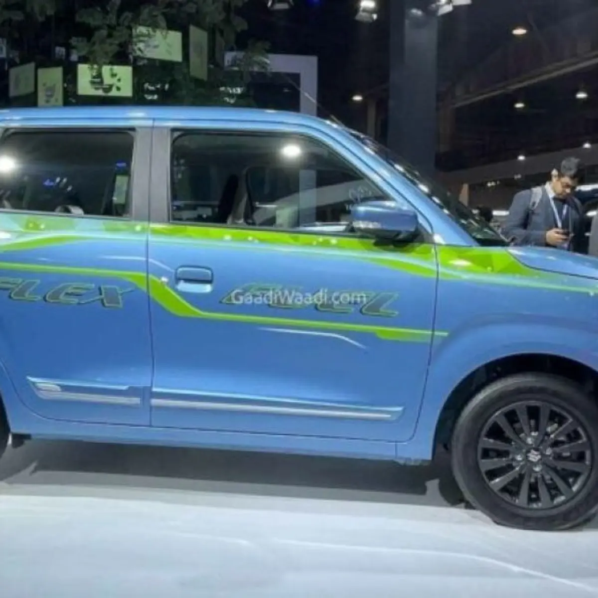 mobil crossover kompak putih dipamerkan (Foto: Nusantaratv)