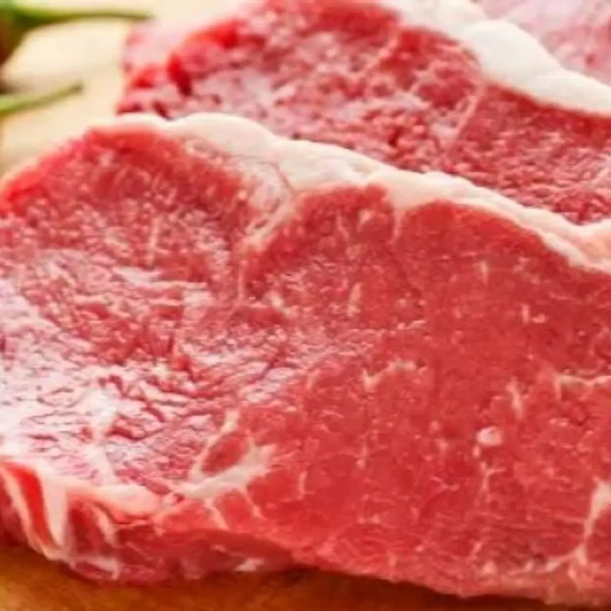 Hindari Kontaminasi Silang: Pakar Kesehatan Tegaskan Larangan Mencuci Daging Kurban Sebelum Diolah
