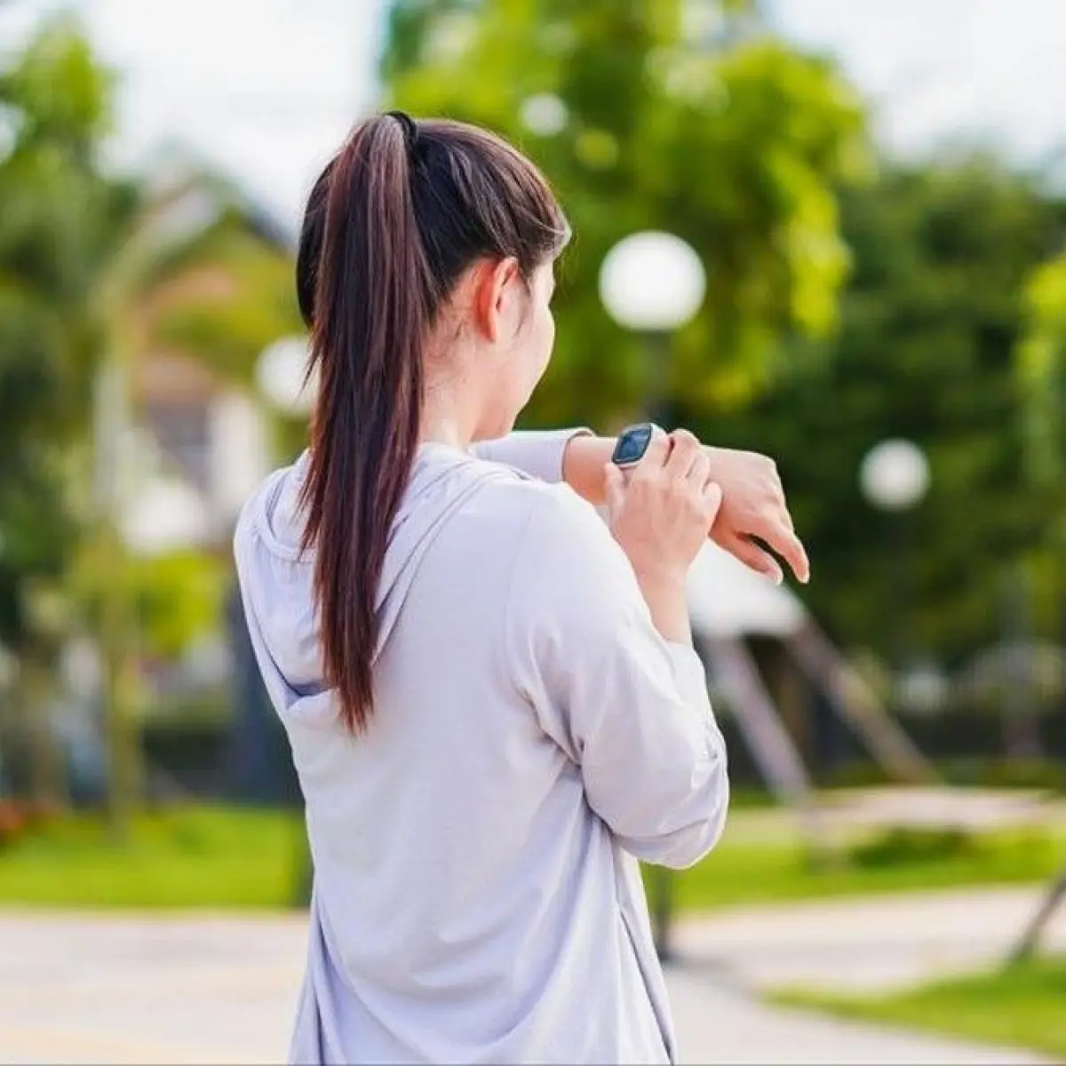 Ilustrasi pengguna smartwatch (Foto: dok. Shutterstock)