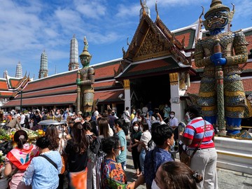 Ilustrasi wisatawan di Thailand. (REUTERS/ATHIT PERAWONGMETHA)