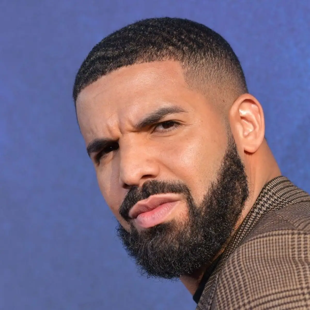 Rapper Kanada Drake resmi menggeser rekor legendaris Michael Jackson berkat lagu barunya 
