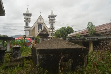 Makam Raja Talaud dan Gereja Foto: Hari Suroto