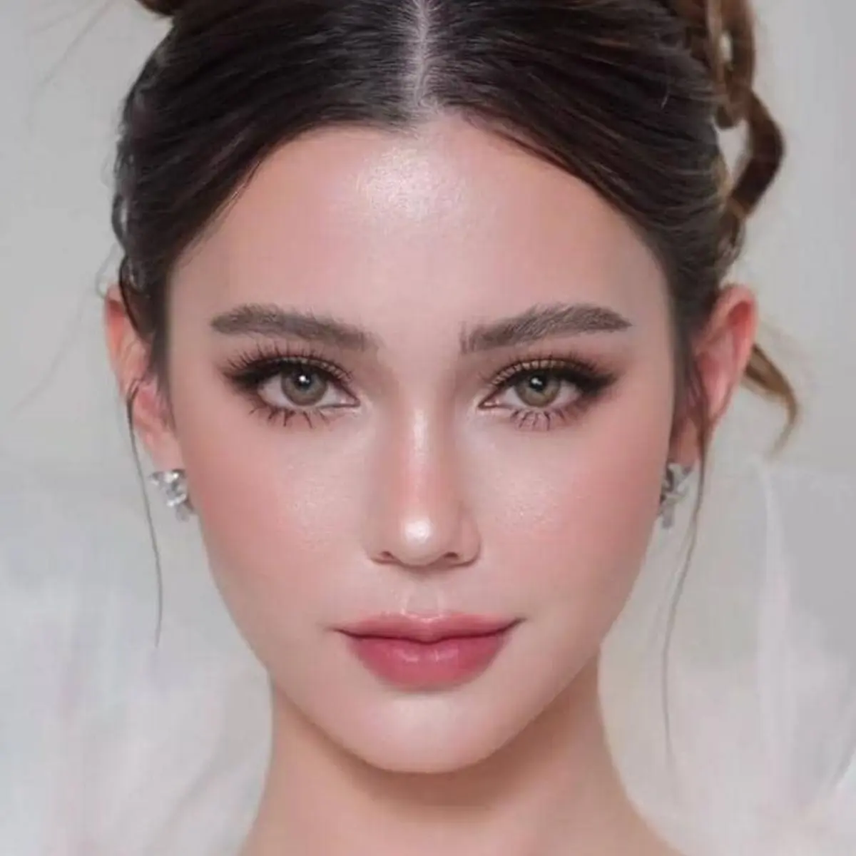 Rahasia Tampil Anggun di Pesta: Panduan Lengkap Gaya Makeup Soft Glam Elegan
