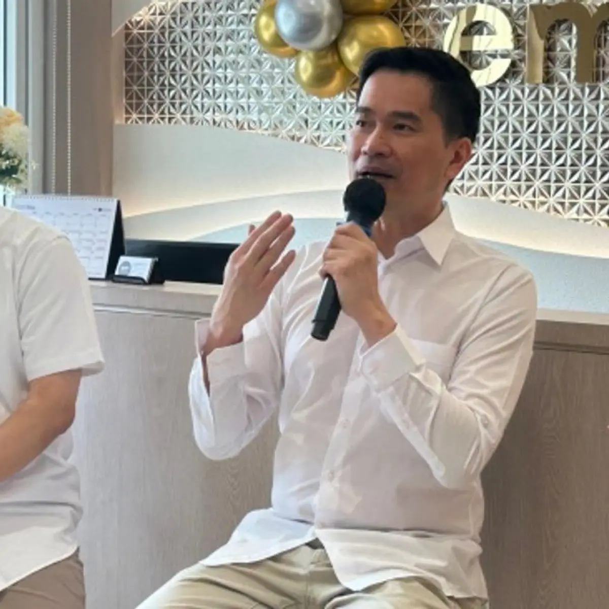 Dokter Eddy Widjaja, Direktur Eva Mulia Clinic [Suara.com/Dini Afrianti]