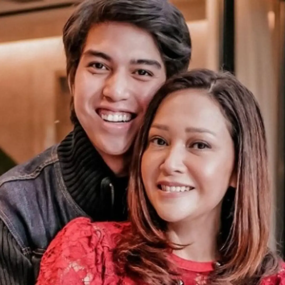 Maia Estianty semprot netizen yang tanya-tanya soal anak kepada El Rumi dan Syifa Hadju. [Instagram]