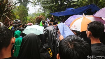 Pemakaman korban (Muhammad Iqbal Al Fardi/detikJateng)