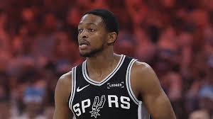 San Antonio Spurs guard De'aaron Fox (4)  | Alonzo Adams-Imagn Images