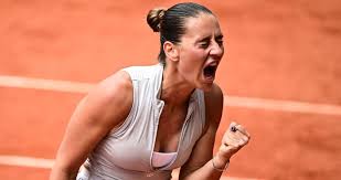 Kejutan di Paris: Marta Kostyuk Hentikan Dominasi Juara Bertahan Iga Swiatek, Amankan Tiket Perempat Final
