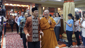 Menag Tekankan Pengendalian Diri dan Ego dalam Perayaan Waisak 2570 BE di Jakarta