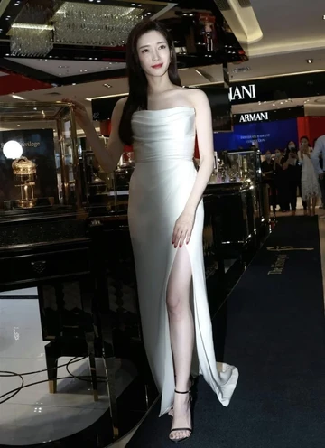 Jempol Kaki Artis Jiang Shuying Jadi Sorotan Publik, Menguak Dilema Standar Kecantikan Selebriti