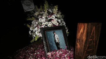 Bagas Amar Hakiki yang tewas bersama keluarganya di Temanggung dimakamkan di Semarang, Kamis (28/5/2026).  (Muhammad Iqbal Al Fardi/detikJateng)