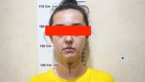 F, mantan artis yang jadi model dalam komplotan scammer jaringan internasional bermarkas di Solo Baru, Sukoharjo. Diunggah Senin (1/6/2026). (Foto: Dok. Polda Jateng)
