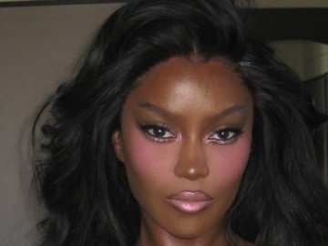 Viral transition blush yang memicu drama makeup artist  Patrick Ta dan Ngozi Esther Edeme Foto: dok. Instagram
