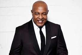 Bintang R&B Peraih Grammy, Peabo Bryson, Dilarikan ke Rumah Sakit Usai Alami Gangguan Kesehatan Serius