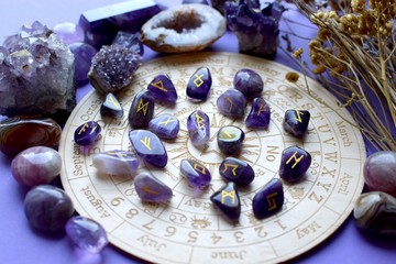 Prediksi Astrologi 4 Juni: Aries Perlu Kendali Diri, Taurus Didesak Mengatasi Keraguan Diri
