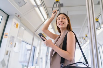 Tips Jitu Tetap Segar dan Profesional Saat Komuter Transportasi Umum di Tengah Cuaca Terik
