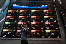 IHSG sesi I Rabu (3/6/2026) anjlok 4,94 persen. ( ANTARA FOTO/Dhemas Reviyanto)