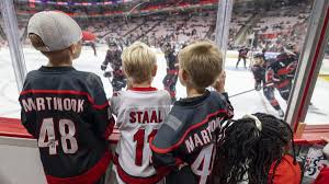 Sensasi Baru Nonton Final Stanley Cup: Bagaimana Carolina Hurricanes Mengubah Tiket Pertandingan Jadi Pengalaman Nobar Eksklusif