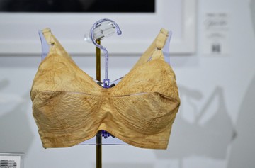 Mengapa Pakaian Ikonik Marilyn Monroe, Termasuk Bra Kuning Langka, Jadi Incaran Kolektor Dunia?