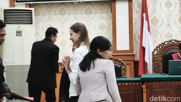 Bule Rusia Kseniia Varlamova diadili di PN Denpasar (dok. Wibhi Leksono/detikBali)