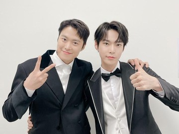 Kebaikan Doyoung NCT Terungkap: Hadiah Mobil Mewah untuk Kakaknya, Gong Myung, Saat Ulang Tahun