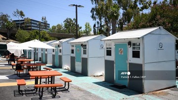 Tiny house di Los Angeles dibangun untuk homeless jelang Piala Dunia 2026. (Patrick T. Fallon/AFP)