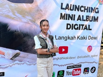 Elizabeth Tunggadewi Pilih Sungai Ciliwung untuk Kenalkan Album Baru. (Foto: Mauludi Rismoyo)