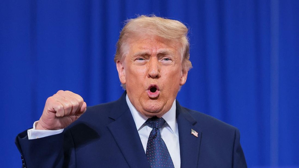 Foto: Presiden AS Donald Trump memberi isyarat saat tiba untuk menyampaikan pidato di Rockland Community College di Suffern, New York, AS, 22 Mei 2026. (REUTERS/Kylie Cooper)