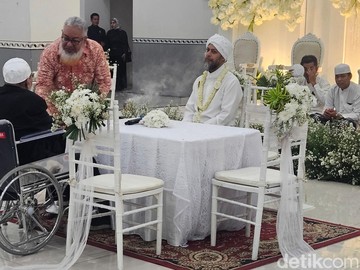 Sah! Alex Abbad Menikah dengan Nadya Naufel. (Foto: Mauludi Rismoyo)