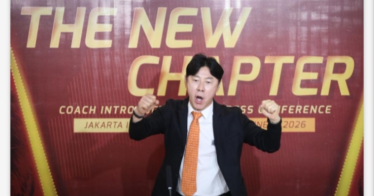 Resmi! Persija Tunjuk Shin Tae-yong sebagai Pelatih Baru untuk Musim 2026/2027 (Foto: Shin Tae-young saat diperkenalkan menjadi pelatih baru Persija Jakarta/Berita Jakarta)