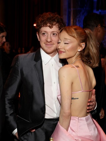 Ethan Slater dan Ariana Grande menghadiri The National Board of Review Annual Awards Gala di New York City. Foto: Getty Images for National Board /Jamie McCarthy