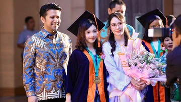 Kelulusan putri pertama Arumi dan Emil Dardak. Foto: Instagram @arumibachsin_94