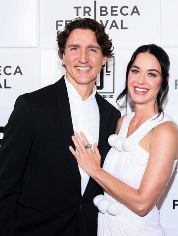 Momen Perdana Pasangan Selebriti-Politisi: Katy Perry dan Justin Trudeau Tampil Mesra di Karpet Merah